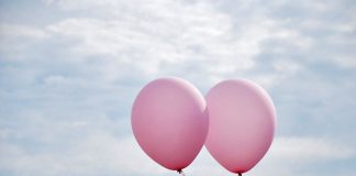 Ballons fliegen durch die Luft. Foto: Pixabay
