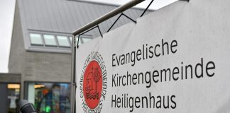 Die Ev. Kirche Heiligenhaus bietet eine Telefonandacht an. Foto: Mathias Kehren