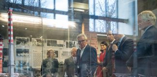 NRW- Europaminister Dr. Stefan Holthoff-Pförtner und Sebastian Wladarz beim Besuch des Oberschlesischen Zentrums der Freiheit und Solidarität in Kattowitz. Foto: Oberschlesisches Landesmuseum