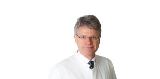 Dr. med. Andreas Brauksiepe ist Chefarzt der Abteilung Innere Medizin und Leiter des Darmzentrums im EVK Mettmann. Foto: EVK Mettmann