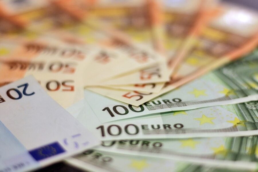 Eurobanknoten liegen auf einem Tisch. Foto: Pixabay/symbolbild