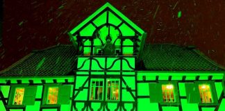 Auch im Kreis Mettmann ist ein Gebäude anlässlich den irischen Feiertages in grünes Licht getaucht: der Pub The Celtic Corner Haus Arndt in Langenfeld. Foto: Tourism Ireland