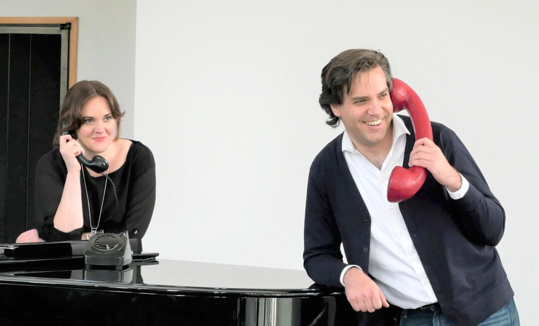 2020_21_Bei_Anruf_Aalto_02_Roehrig_Lea Jessica Muirhead (Sopran) und Karel Martin Ludvik (Bassbariton) gehören wieder zu den vier Ensemble-Mitgliedern des Aalto-Theaters, die sich mit kurzen Konzerten per Telefon beim Opernpublikum melden werden. Foto: Aalto Theater