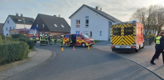 Im Ortsteil Obschwarzbach waren Kräfte der Feuerwehr und Polizei am Ostersonntag im Einsatz. Foto: Feuerwehr