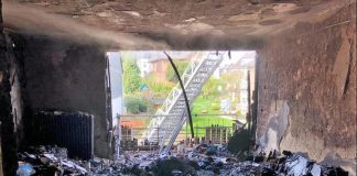 Die Wohnung ist ein Raub der Flammen geworden. Foto: Polizei