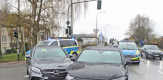 Die Unfallstelle auf dem Eichenweg: Zur Kollision kam es beim Abbiegen in die Mettmanner Straße. Foto: Polizei