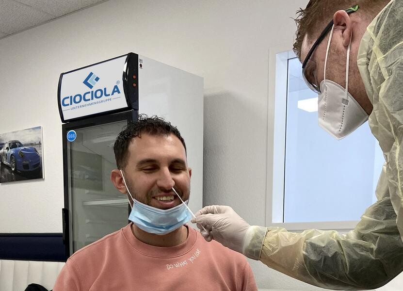 Ciociola-Gruppe-Testzentrum-Chef-geht-voran Er gehörte zu den ersten Probanden: Pasquale Ciociola, Geschäftsführer bei der Ciociola-Unternehmensgruppe, abgenommen. Foto: Ciociola