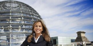 Die CDU-Bundestagsabgeordnete für den Südkreis Mett-mann, Michaela Noll, setzt sich für den interkulturellen Austausch in Mettmann ein und unterstützt die gemeinnützige Organisation Experiment e.V., die im Kreis für den Austausch zuständig ist, bei der Gastfamiliensuche. Foto: Büro Noll