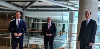 Bundesgesundheitsminister Jens Spahn mit Landrat Thomas Hendele und Martin Klein (Hauptgeschäftsführer LKT NRW). Foto: LKT NRW