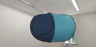 Der "Traum vom Wohnen" ist Thema der Ausstellung. Foto: Ulrike Kessl: Zeltkapsel, 2 Pop-Up-Zelte, 2019 © Ulrike Kessl/ VG Bild-Kunst, Bonn 2021