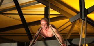 "Die Hölle / Inferno" ist das letzte Stück von Johann Kresnik. Foto: Klaus Lefebvre / Schauspiel Wuppertal