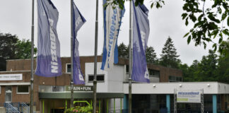 Die Stadtwerke informieren über den Badebetrieb im Nizzabad Langenberg. Foto: Mathias Kehren