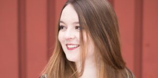 Die Singer-Songwriterin Hannah Stienen kommt aus Essen und steht für Deutsch-Pop mit Botschaft. Foto: Valerie Misz