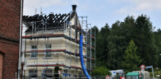 Die Nierenhofer Straße nach dem Hausbrand. Foto: Mathias Kehren