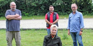 Der Vorstand des Hegerings wurde in seinem Amt bestätigt (v. l. n. r.): Frank Radermacher, Stefan Müllenborn, Luciana Volmer und Reinhard Fiedler. Foto: Hegering