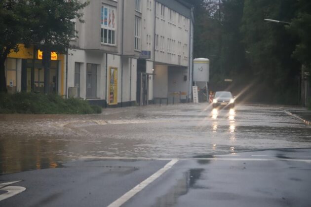 Hochwasser Velbert Neviges. Foto: Andre Volkmann