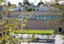 Der Blick von den Treppenanlagen auf den Platz vor der Galerie Königshof. Foto: Volkmann