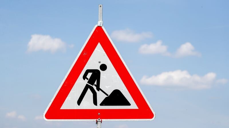 Baustelle Ein Schild weist auf eine Baustelle hin. Foto: Jan Woitas/dpa-Zentralbild/dpa/Symbolbild