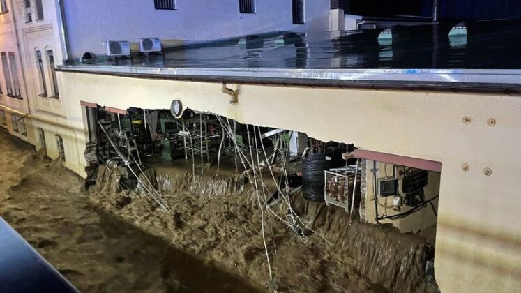 Vollgelaufene Keller: 330 Feuerwehr-Einsätze in Düsseldorf - Super Tipp