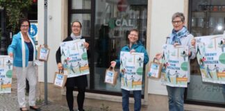 Ratingen beteiligt sich zum 20. Mal an der Fairen Woche (v.l. Walter König, Lucia Reinartz, Lena Steinhäuser, Beate Stursberg, Dagmar Zimmermann, Norman Schröder) und freut sich über weitere Beteiligungen. Foto: Stadt Ratingen