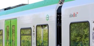 Eine S-Bahn des Unternehmens Abellio fährt ein. Foto: Volkmann