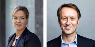 Grünen-Landesvorsitzenden Mona Neubaur und Bundestagskandidat Roland Schüren diskutieren. Fotos: Grüne
