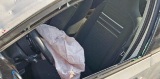 In dem VW Up lösten die Airbags auf - ein Mann und eine Frau zogen sich bei dem Unfall schwere Verletzungen zu. Foto: Polizei