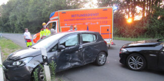 Durch ein Wendemanöver eines grauen Opel Corsas ist es zu einem Unfall in Ratingen gekommen. Foto: Polizei