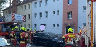 Die Wehr vor Ort an der Breslauer Straße. Foto: Feuerwehr Velbert