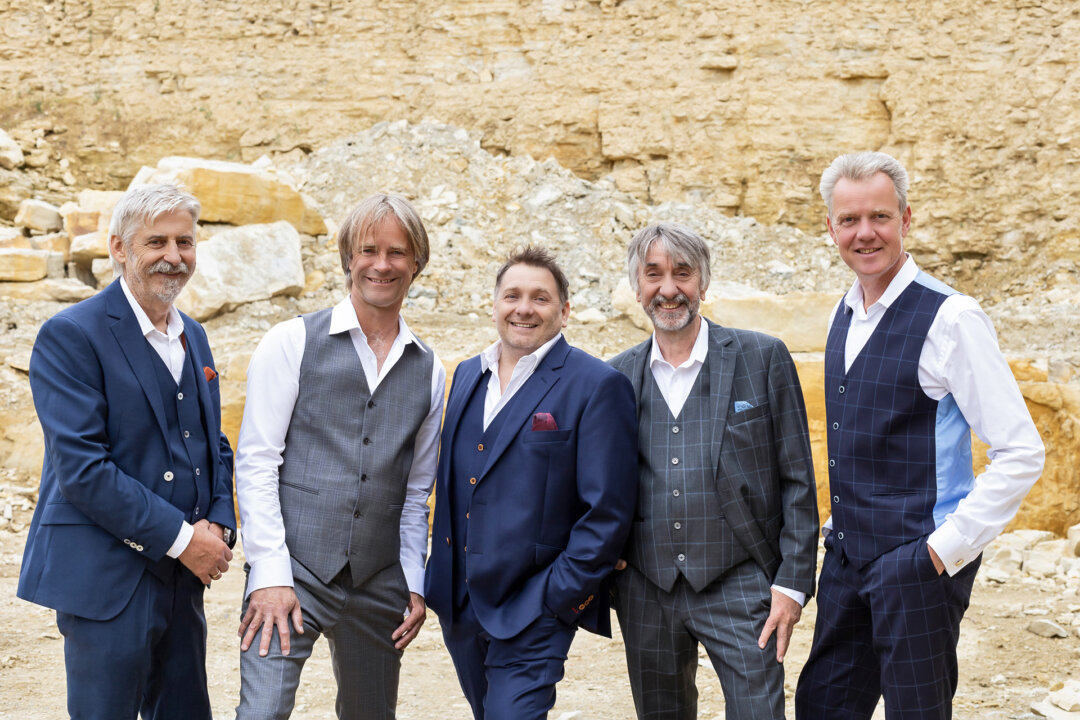 6-Zylinder 6-Zylinder, das sind fünf smarte „Jungs“, die mit ihren beeindruckenden Stimmen a-cappella-Musik zum Besten geben. Foto: Veranstalter