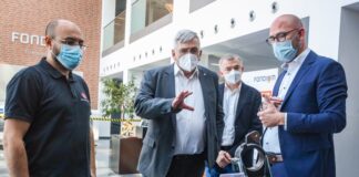 Bei Fondium im Gespräch: Betriebsratsvorsitzender Halit Efetürk, IG-Metall-Chef Jörg Hofmann, Hakan Civelek (Geschäftsführer IG Metall Velbert) und Fondium-Chef Thomas Rohde. Foto: IG Metall