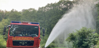 Die Feuerwehr war am Ententeich vor Schloss Hardenberg im Einsatz. Foto: Feuerwehr Velbert