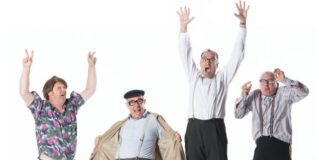 Das Team des Affentheaters rund um Herbert Knebel. Foto: Thomas Willemsen
