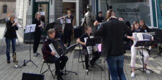 Einige Musiker durften für ihre Performance beim "Walking Act" auch sitzen. Foto: privat