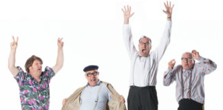 Das Team des Affentheaters rund um Herbert Knebel. Foto: Thomas Willemsen