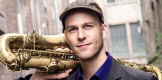Der Musiker Matthias Strucken gastiert in Solingen. Foto: Theater/Nadine Targiel