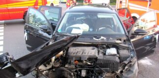 Der VW Passat der 59-Jährigen wurde schwer beschädigt. Foto: Polizei