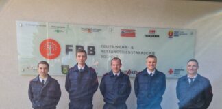 Ausbildungsbeginn: Tobias Brazda, Hendrik Warnecke, Florian Christiani, Torben Wagner und Praxisanleiter Tobias Kurtok. Foto: Feuerwehr Ratingen