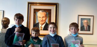 Der jüngste kostenfreie Tagesausflug im Rahmen des Landesprojektes "NRW-Kulturrucksack" führte die Ratinger Schüler Joshua, Jonathan, Phillip und Jeremiah (von links) nach Düsseldorf. Foto: Stadt Ratingen