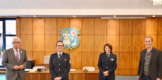Landrat Thomas Hendele, Wachleiterin Uta Bindewalt, Abteilungsleiterin Ursuala Tomahogh und Monheims Bürgermeister Daniel Zimmermann bei der Vorstellung der neuen Wachleiterin. Foto: Stadt Monheim am Rhein