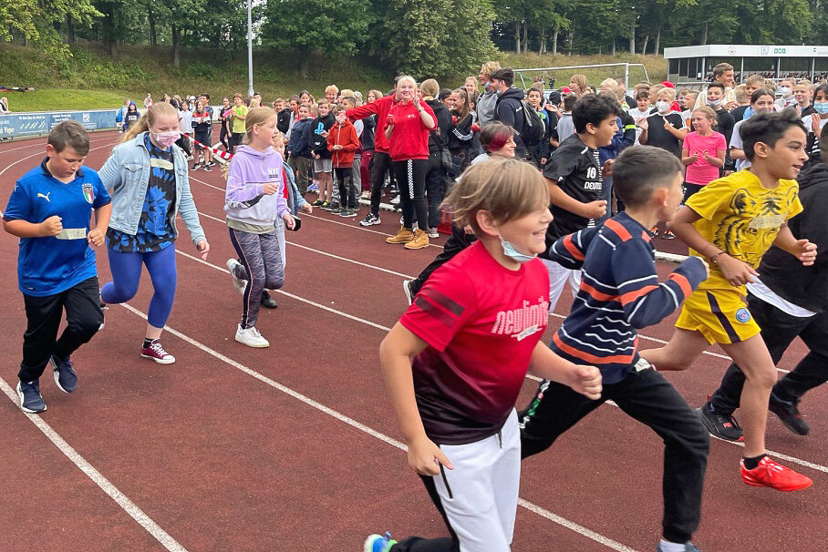 Die Schülerinnen und Schüler liefen wie kliene Weltmeister und erreichten ein Rekordergebnis beim Sponsorenlauf. Foto: privat