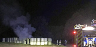 Bild vom Brandort an der Meiersberger Straße in Mettmann, nahe der Ortsgrenze Wülfrath. Foto: Polizei