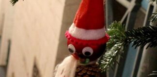 Selbstgebasteltes für Weihnachten bieten die Schüler an. Foto: Volkmann/Archiv/Symbolbild