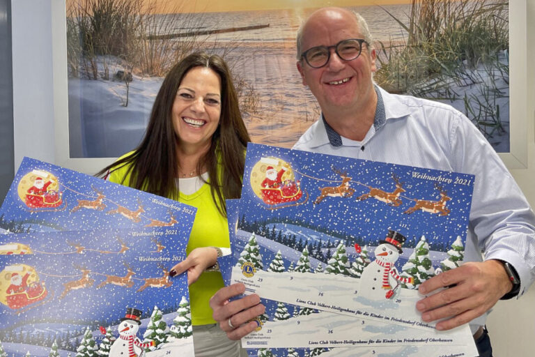 Lions-Kalender beim Mondschein-Einkauf