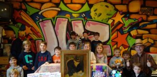 Die Kinder und Michael Baaske (r.) hatten Spaß. Foto: Jugendtreff
