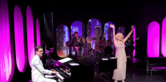 Höchst musikalisch wird es in der Stadthalle Erkratham 29.11.2021 mit Gudrun Schade und Christian Mädler und der „Hommage an Udo Jürgens“. Foto: Dietrich Dettmann