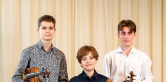 Raphael Gisbertz (Mitte) gewann den Ferdinand-Trimborn-Förderpreis 2021 vor Darius Preuss (2. Platz, rechts) und Maximilian Terziyski (3. Platz, links). Foto: Maik Grabosch