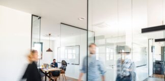 Das Whitepaper der Stadtsparkasse will dazu beitragen, Start-ups und mittelständische Unternehmen stärker miteinander zu vernetzen. Foto: Stadtsparkasse