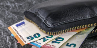 Trickbetrüger wenden ihren Maschen besonders bei älteren Mitmenschen an, um an deren Bargeld zu kommen. Foto: Pixabay