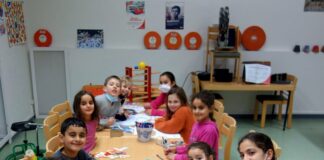Noch bis zu den Osterferien lädt das Jugendamt jeden Dienstagnachmittag - auch in den Weihnachtsferien - Homberger Kinder zum Malen und Basteln in das Calvinhaus ein. Foto: Stadt Ratingen